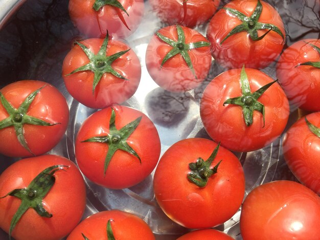 Foto hooghoekbeeld van tomaten