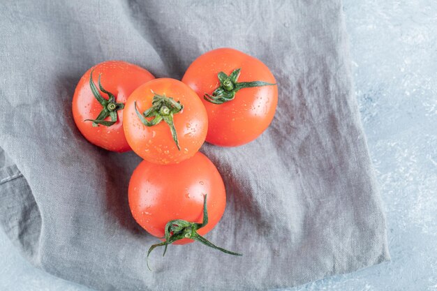 Foto hooghoekbeeld van tomaten