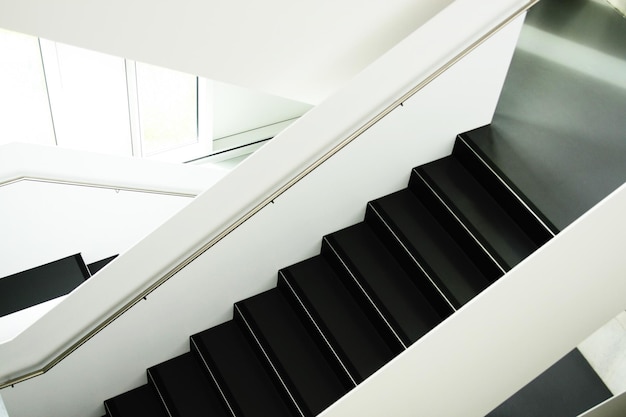 Hooghoekbeeld van trappen