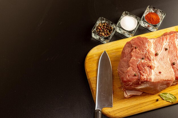 Hooghoekbeeld van voedsel op tafel