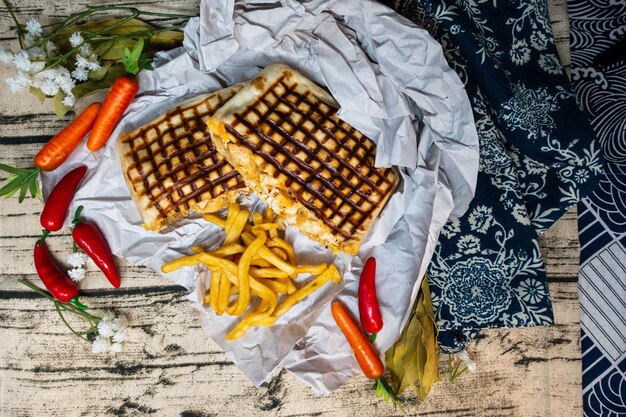 Foto hooghoekbeeld van voedsel op tafel