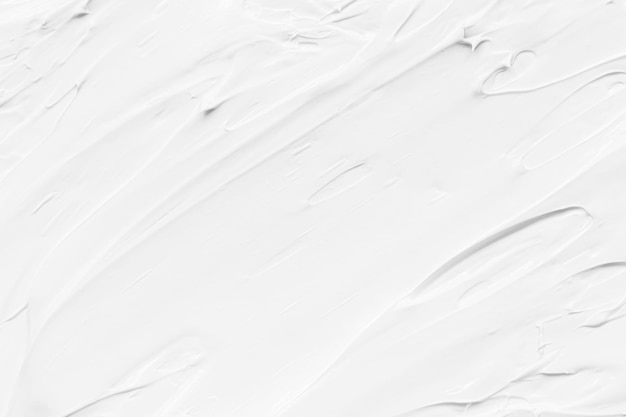 Hooghoekbeeld van wit water op het bed