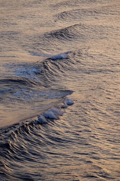 Foto hooghoekbeeld van zeewater