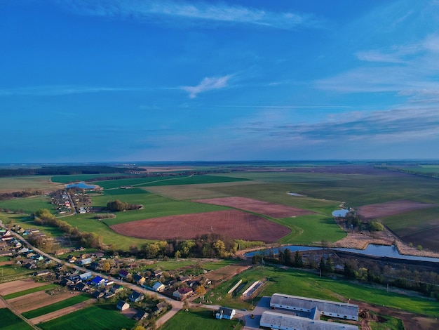 Hooghoekse weergave van het landschap tegen de hemel