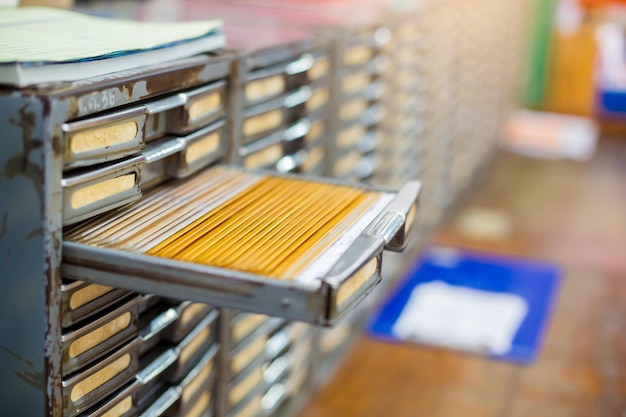 Foto hooghoekweergave van boeken op tafel