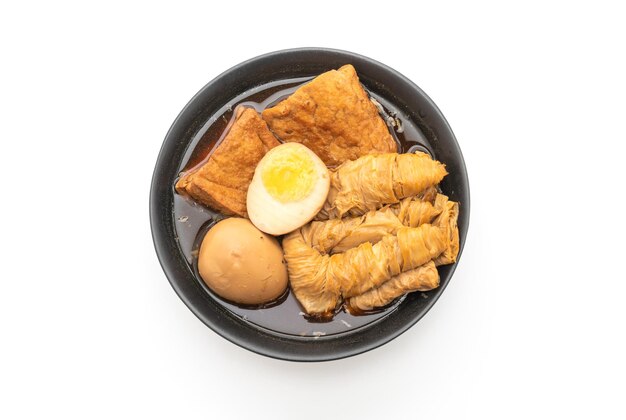 Hooghoekweergave van brood op een bord
