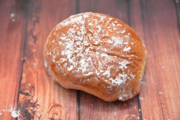 Hooghoekweergave van brood op tafel