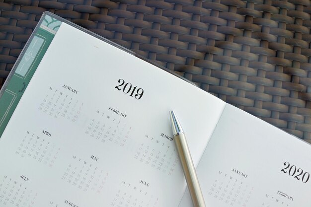 Hooghoekweergave van de kalender in het dagboek