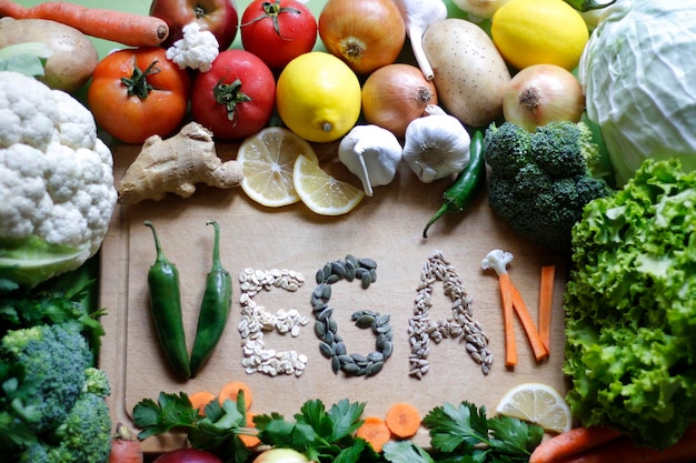 Hooghoekweergave van fruit en groenten