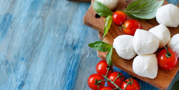 Hooghoekweergave van fruit op tafel