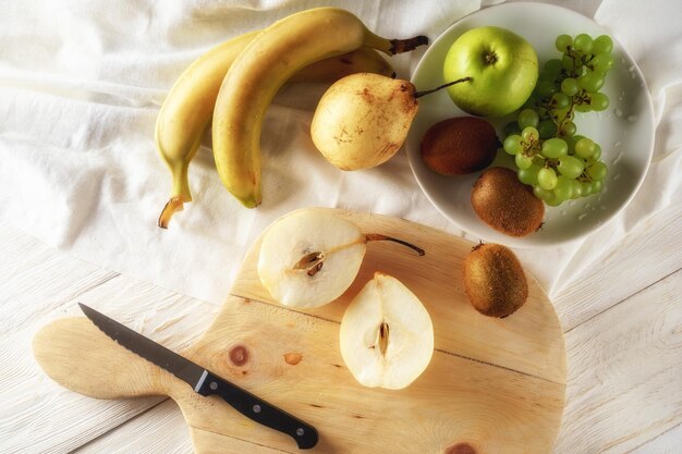 Hooghoekweergave van fruit op tafel