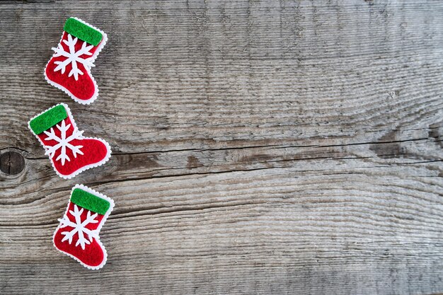 Hooghoekweergave van koekjes op tafel
