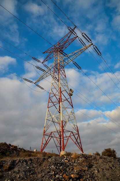 Hoogspannings elektrische transmissie toren energie pyloon