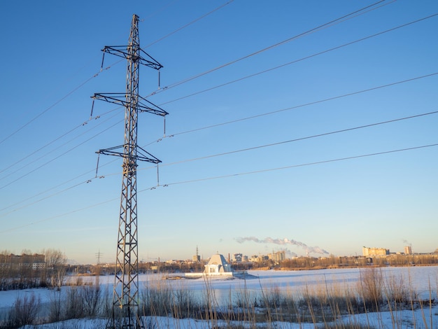 Hoogspanningslijn Pijler Metalen toren Elektriciteit in de stad