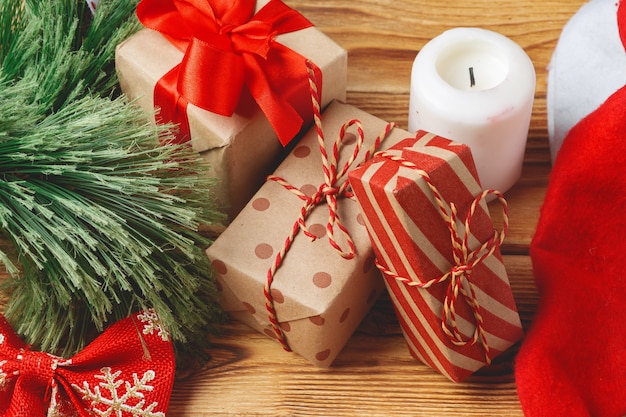 Hoogste mening van de verpakte dozen van de Kerstmisgift op houten