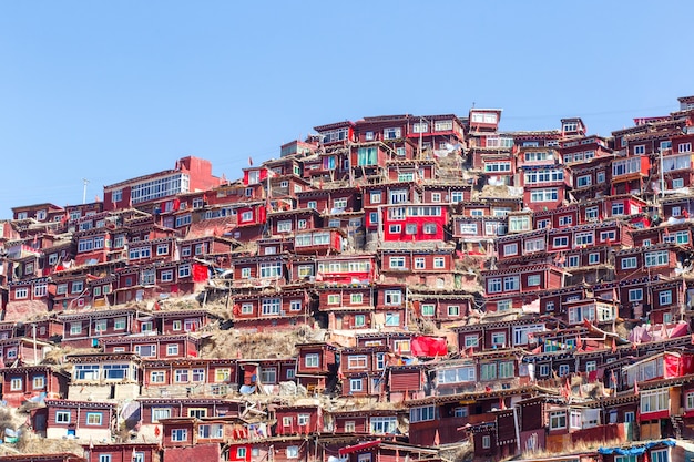 Hoogste meningsklooster bij Larung-gar (Boeddhistische Academie), Sichuan, China