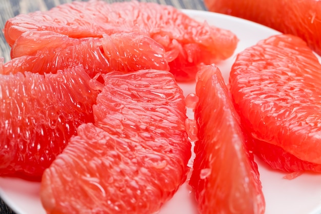 Hoogwaardige citrusvruchten tijdens het koken en andere soorten gerechten rode grapefruit zuur en sappig close-up