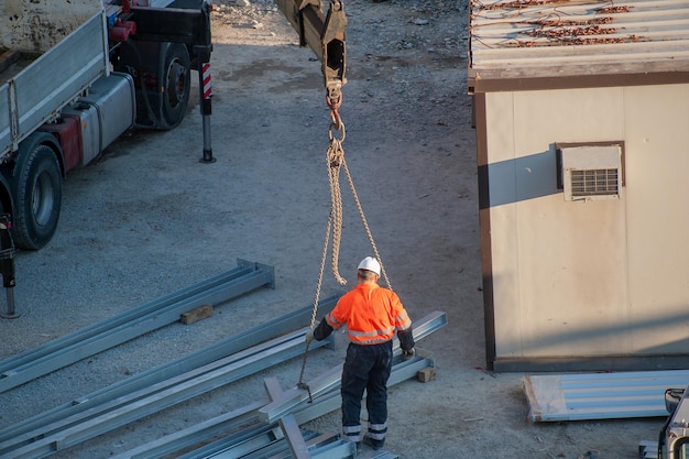 Photo hooking to the crane