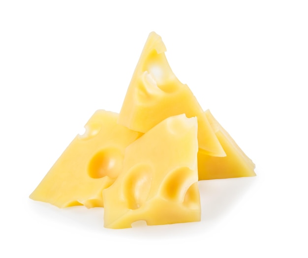 hoop stukjes kaas met groot gat geïsoleerd op een witte achtergrond