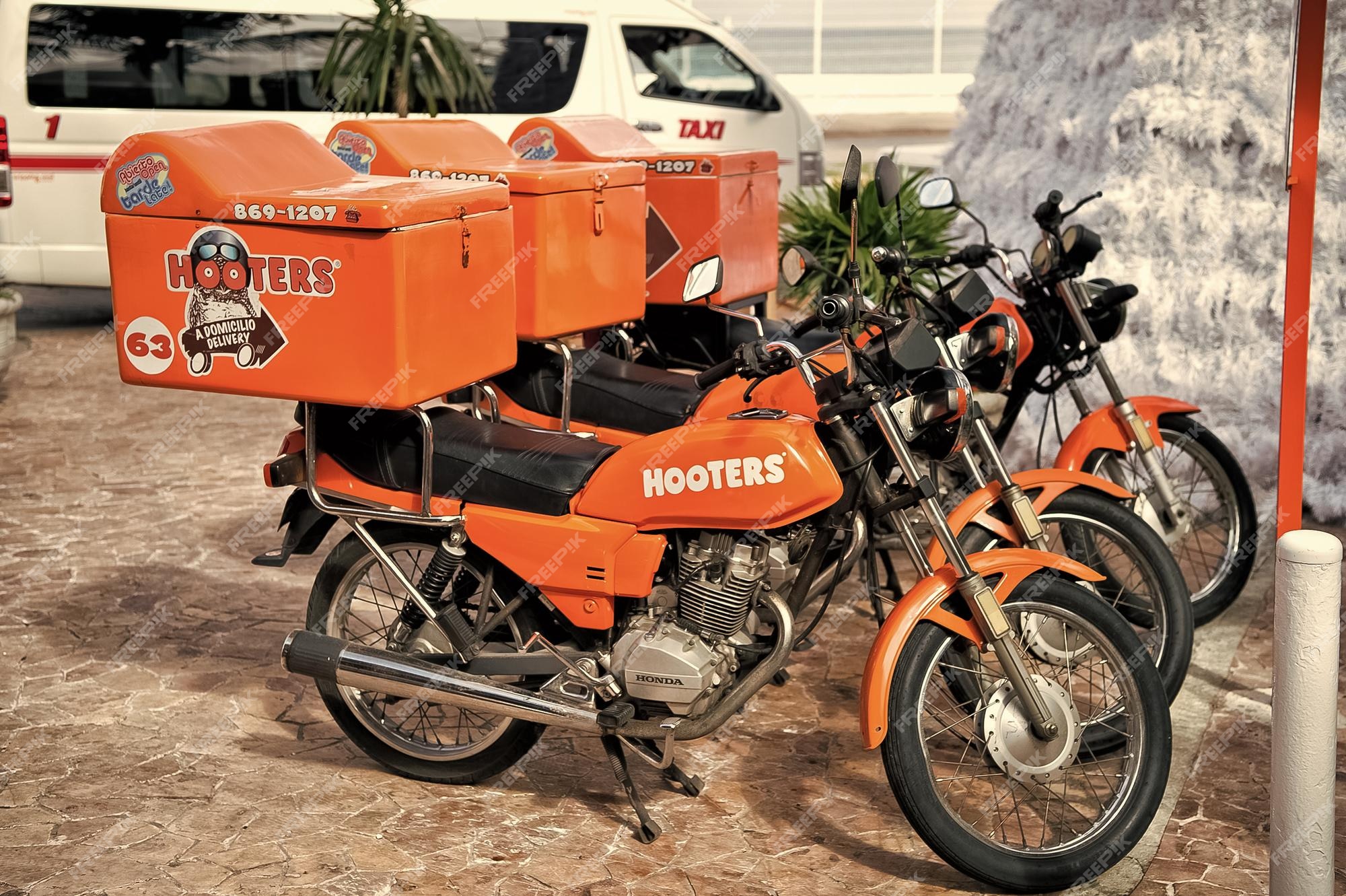 Premium Photo | Hooters motorcycles in cozumel mexico