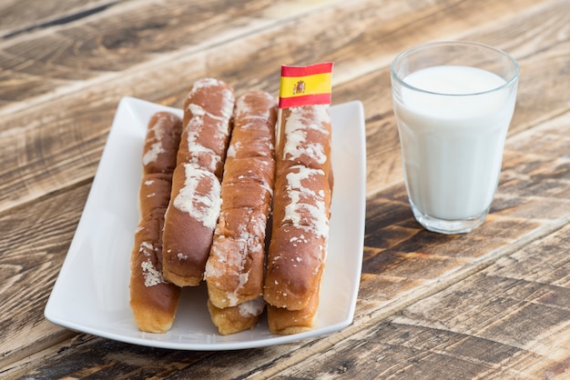 Photo horchata and fartons typical dessert of spain