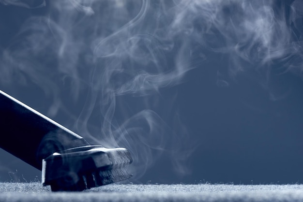 Photo horizontal shot of steam closeup steam carpet cleaning on grey background