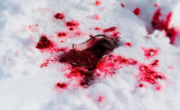 Photo horizontal vivid red jam on snow background backdrop