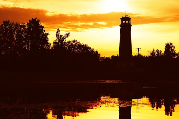 Horizontale vuurtoren zonsondergang landschap achtergrond hd