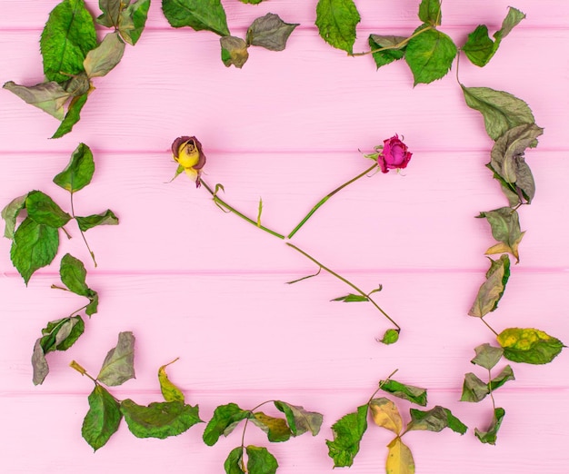 Horloge van droogbloemen