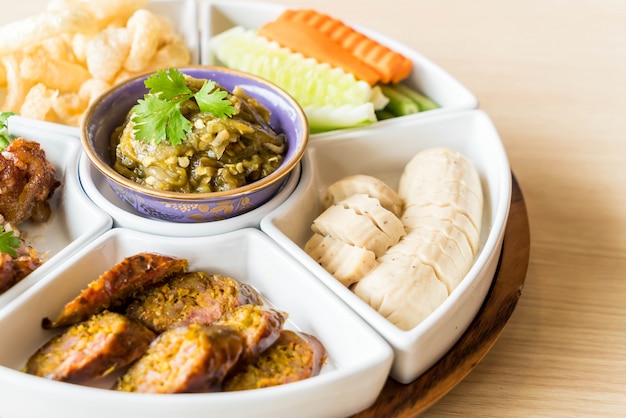 hors d&#39;oeuvres van Noord-traditioneel Thais eten