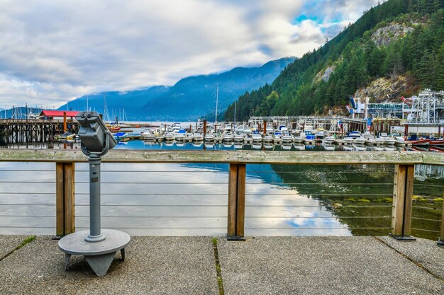 Baia a ferro di cavallo porto turistico di vancouver parcheggio di barche e yacht bc canada