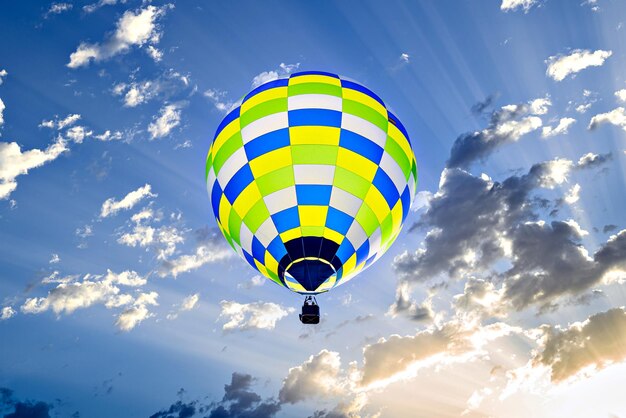 Photo a hot air balloon with the word  the  on it