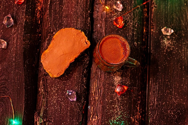 Foto bicchiere di cioccolato caldo al cacao delizioso