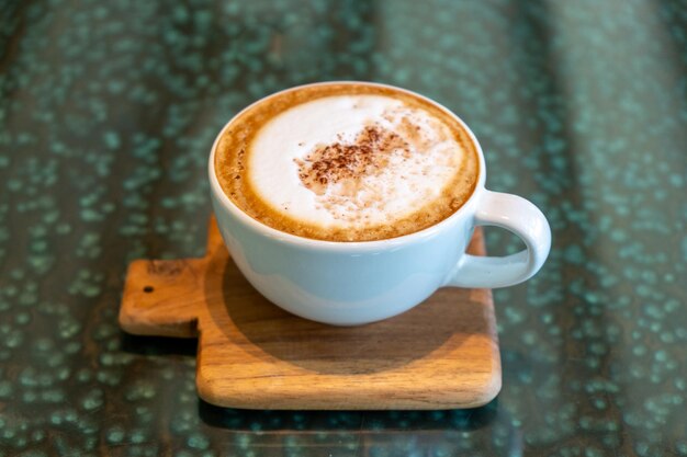 Foto coppa di cappuccino caldo