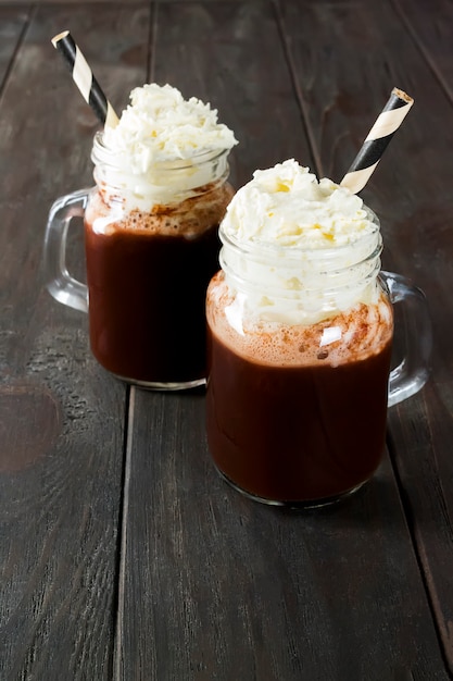 Photo hot chocolate in a glass.