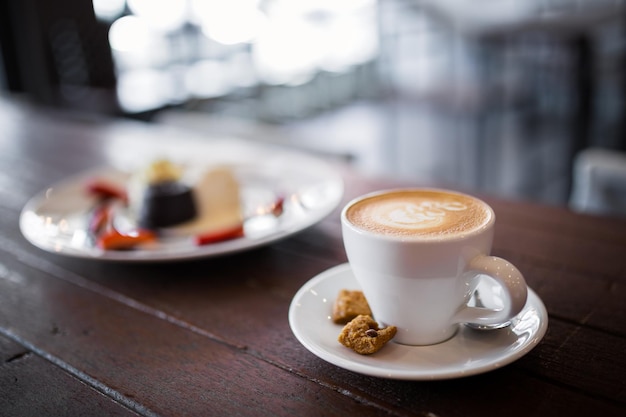 ホットラテコーヒーとホットチョコレート溶岩ケーキ