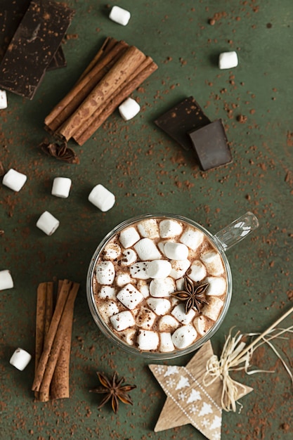 Photo hot cocoa or chocolate with marshmallow, anise, cinnamon and pieces of chocolate. christmas and new year drink.