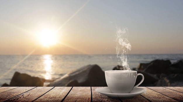 Un caffè caldo in tavola su uno sfondo naturale