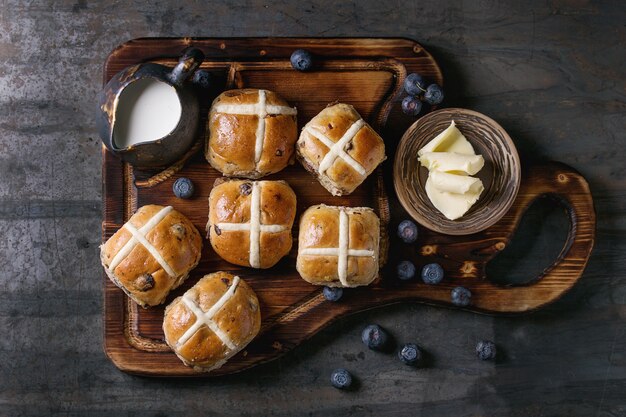 Hot cross buns