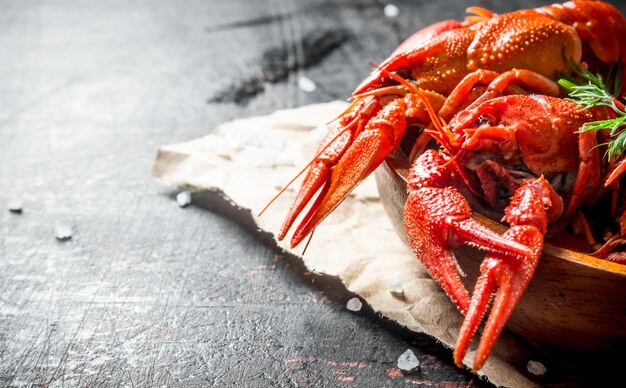 사진 접시와 함께 뜨거운 맛있는 왕새우