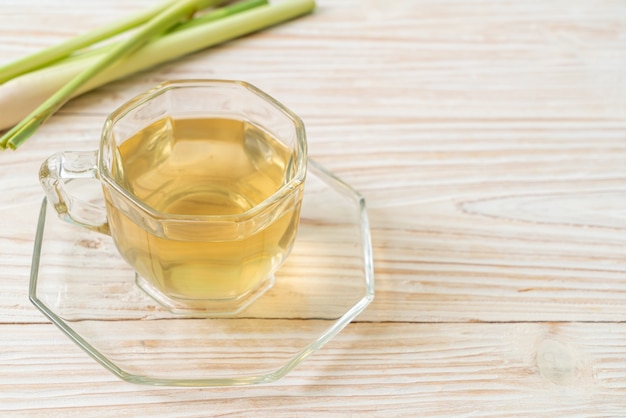 Foto tazza di succo di citronella caldo