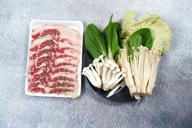 Hot pot soep met grote verscheidenheid aan ingrediënten (china stoomboot)