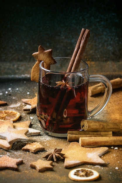 Hot red mulled wine with cookies 
