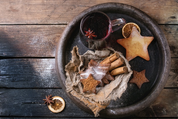 Hot red mulled wine with cookies 