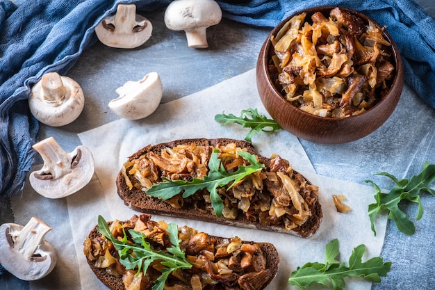 Hot sandwiches with mushrooms.