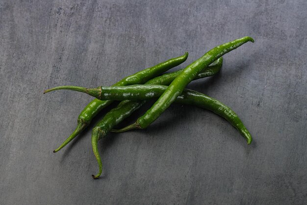 Photo hot and spicy green chili pepper