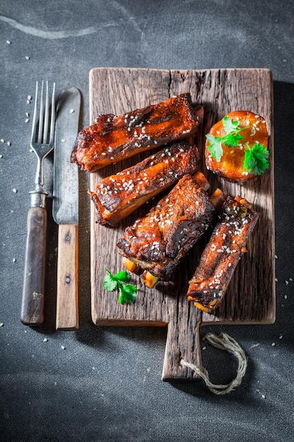 Hot and spicy roasted ribs served with mashed potatoes