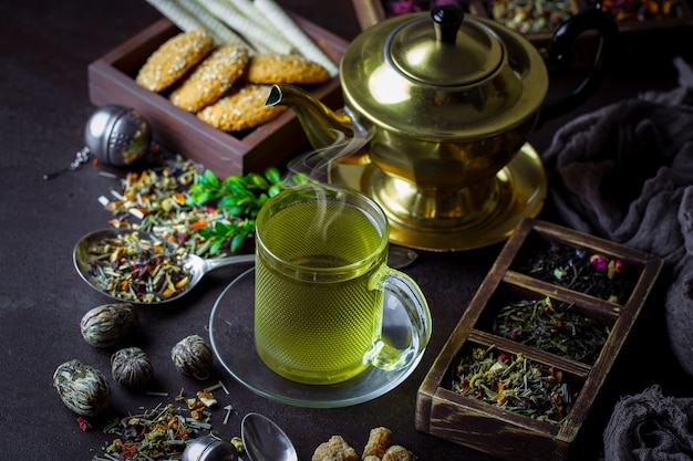 Hot tea and aromatic spices composition