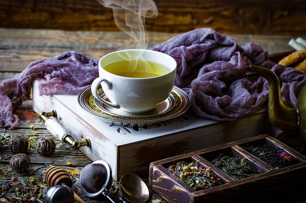 Hot tea and aromatic spices composition