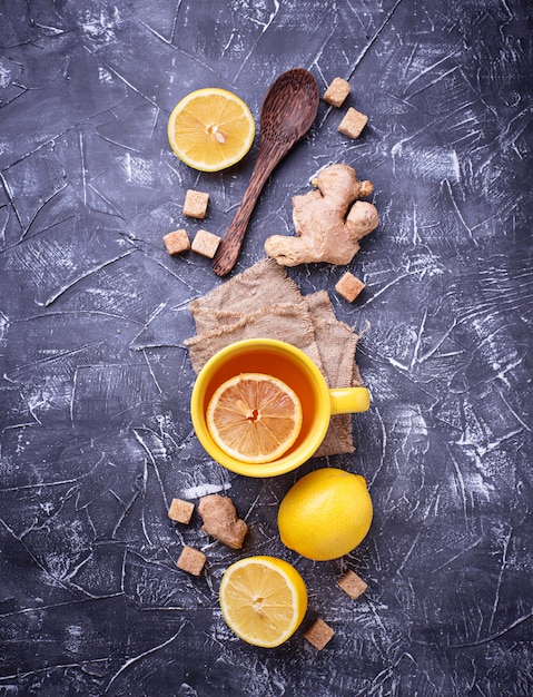 レモンと生姜の熱いお茶